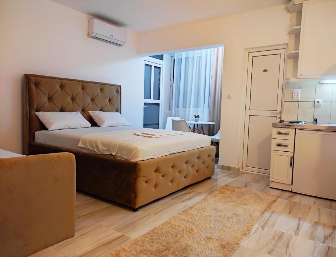 Apartments Flora And Boat Cruising Virpazar Exterior photo